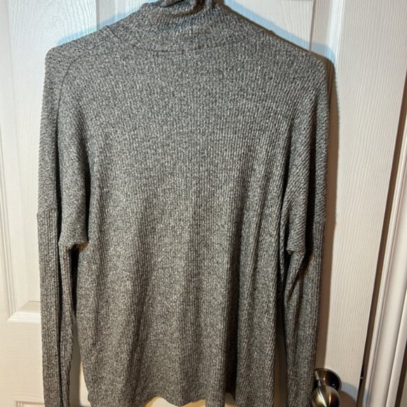Aerie Grey Ribbed Turtleneck Size Small - Picture 5 of 5